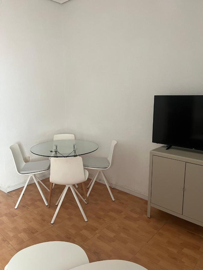 마드리드 Piso En Valdeacederas 아파트 외부 사진